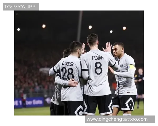 足球明星在KTV展现歌喉引发粉丝热议唱功与球技同样精彩