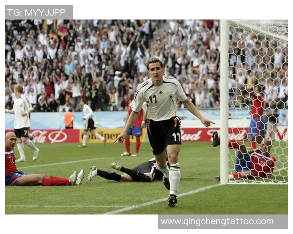 在飞机上偶遇足球明星的奇妙经历与难忘瞬间 在飞机上偶遇足球明星的奇妙经历与难忘瞬间