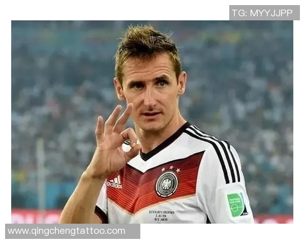 德国足球传奇克洛泽的辉煌职业生涯与成就回顾